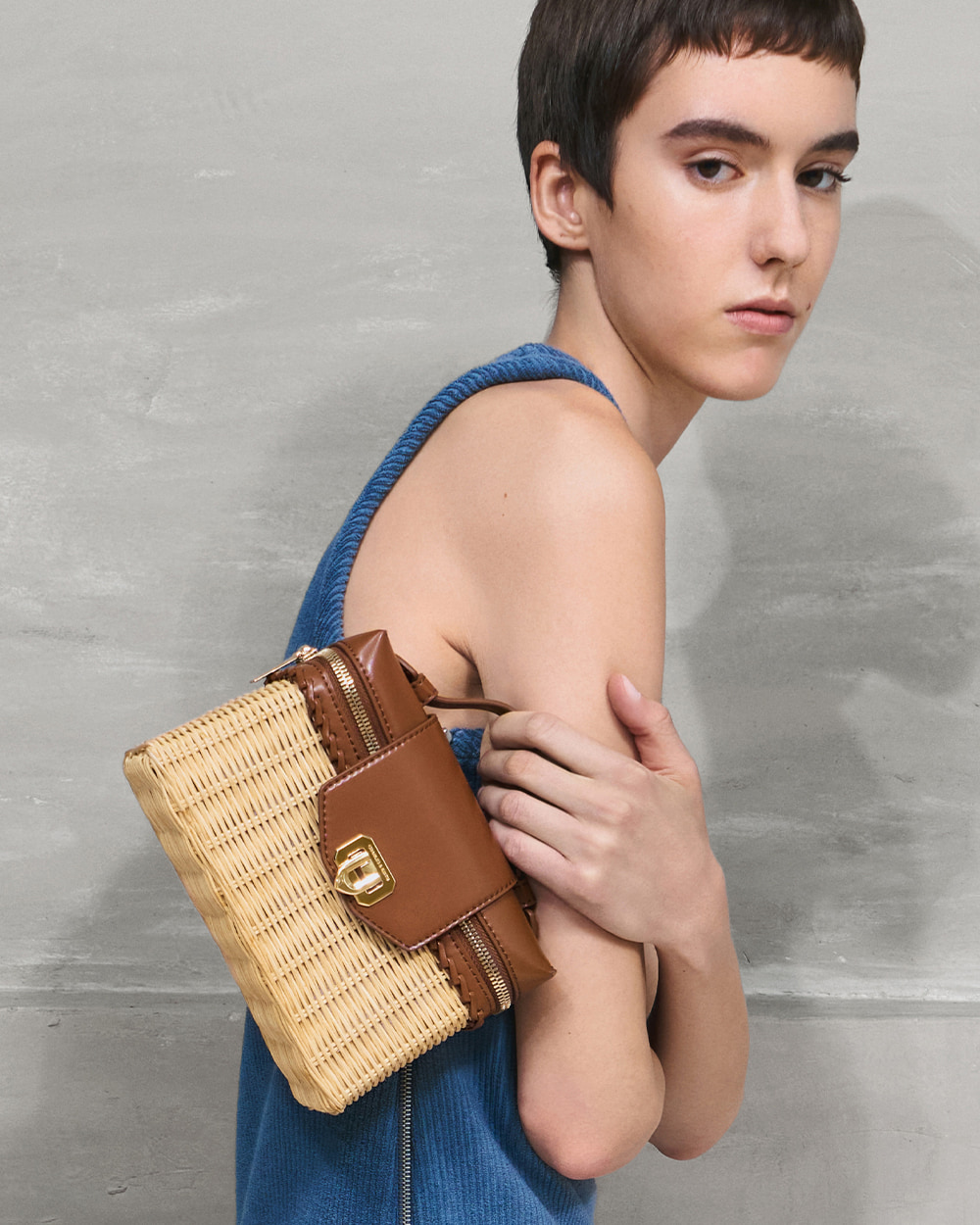 Arwen 編織手提信封包  - CHARLES & KEITH