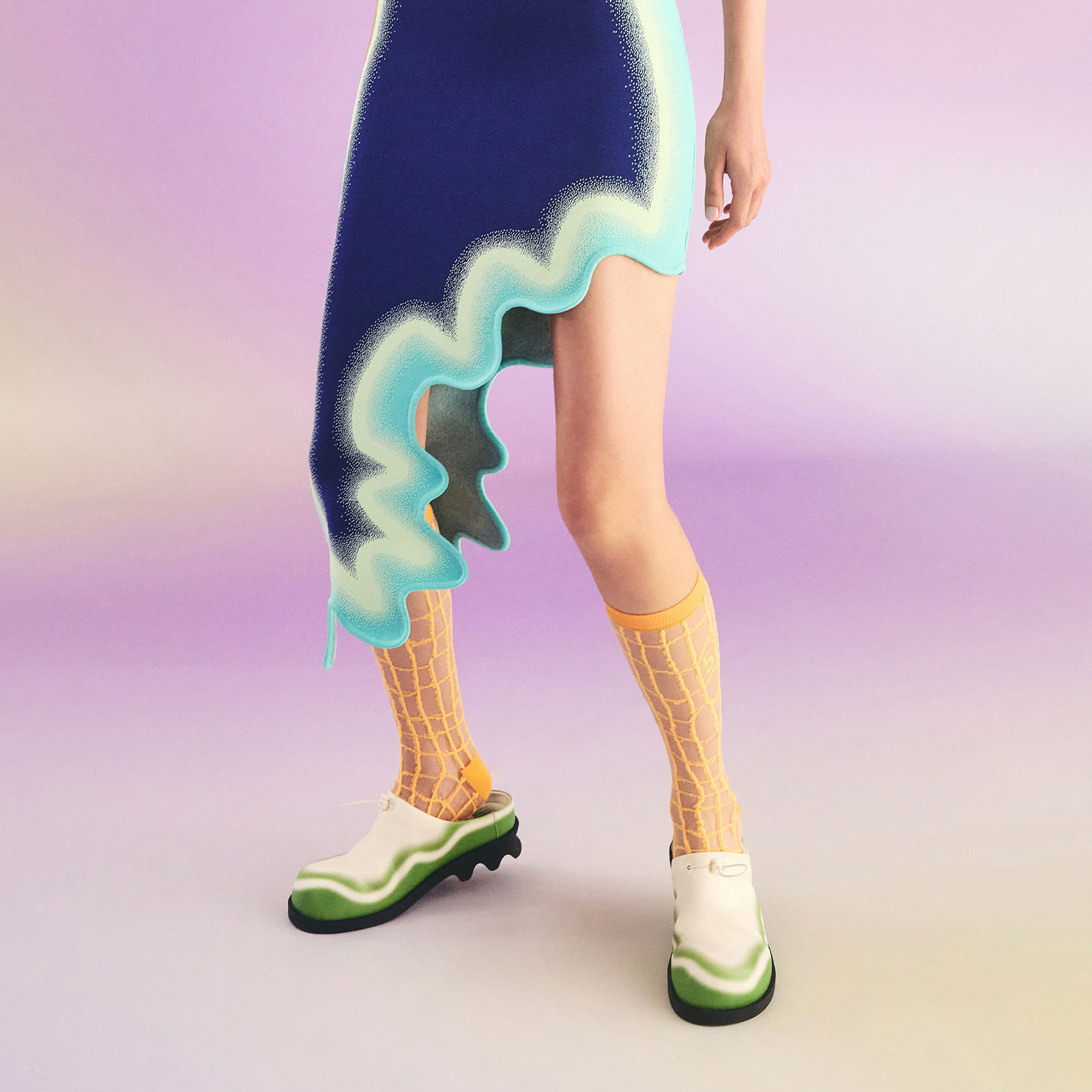 Gradient Wave Slip-On Mules - Green – CHARLES & KEITH