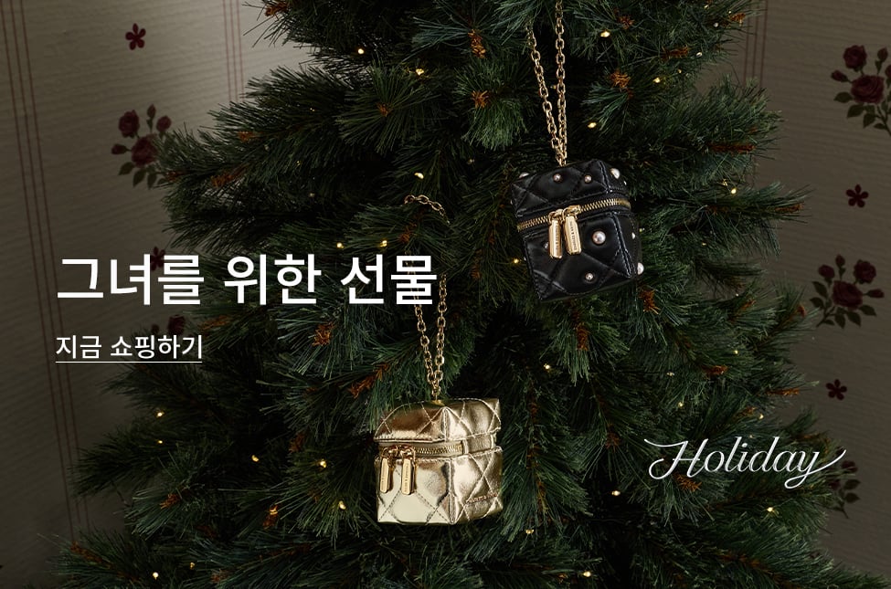 Black Micro Janie Quilted Pearl-Embellished Chain-Handle Boxy Pouch
Champagne Micro Janie Metallic Quilted Chain-Handle Boxy Pouch