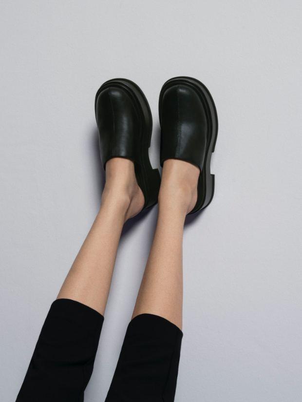 Women’s furry platform clogs in green and platform clogs in black - CHARLES & KEITH