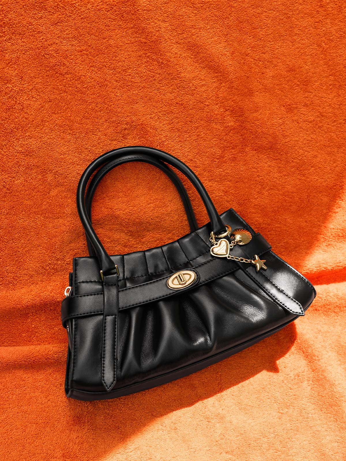 Isolde 抓皺斜背包 - 黑色 - CHARLES & KEITH