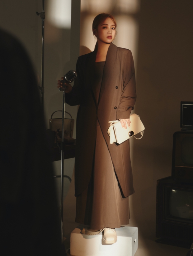 - CHARLES & KEITH