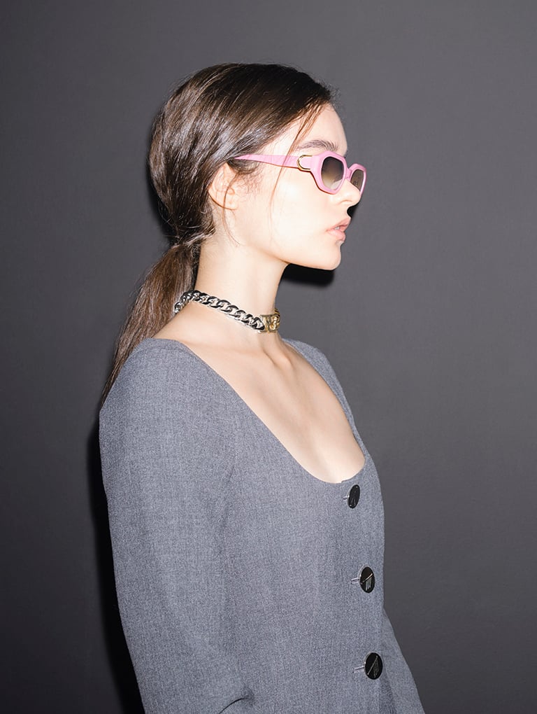 Women’s Gabine two-tone chain-link choker necklace and Gabine recycled acetate oval sunglasses - CHARLES & KEITH