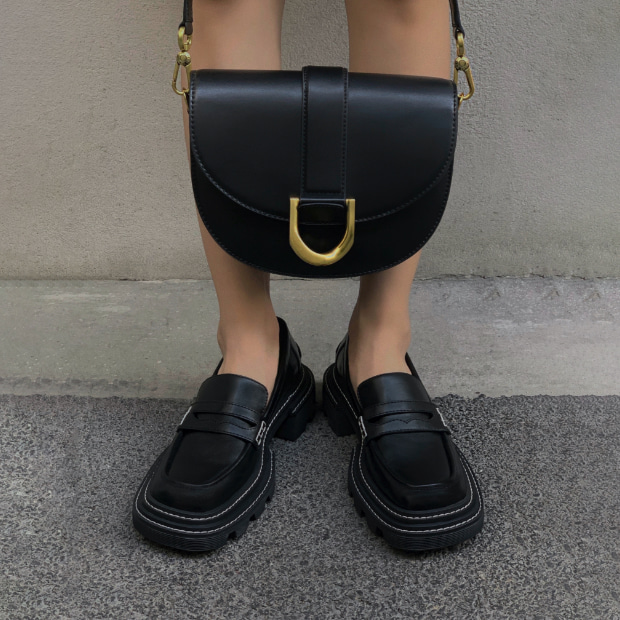 Women’s Perline chunky loafers and Gabine saddle bag in black, as seen on Michella Choi - CHARLES & KEITH