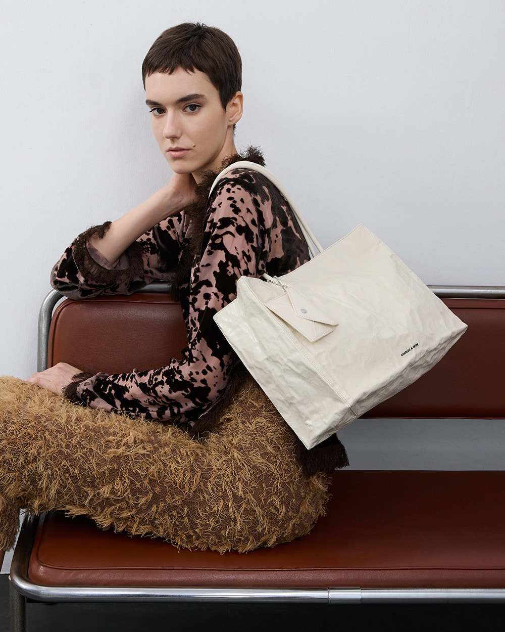 Women’s large Matina crinkle-effect tote bag in cream - CHARLES & KEITH