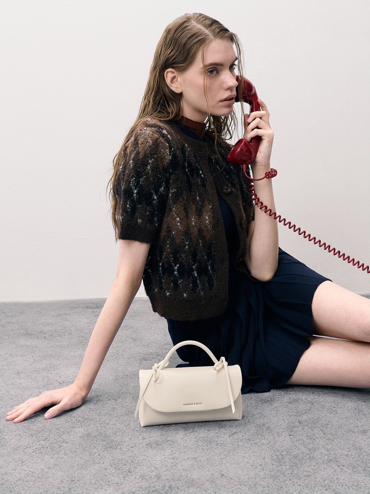 Paffuto 愛心斜背包 - CHARLES & KEITH