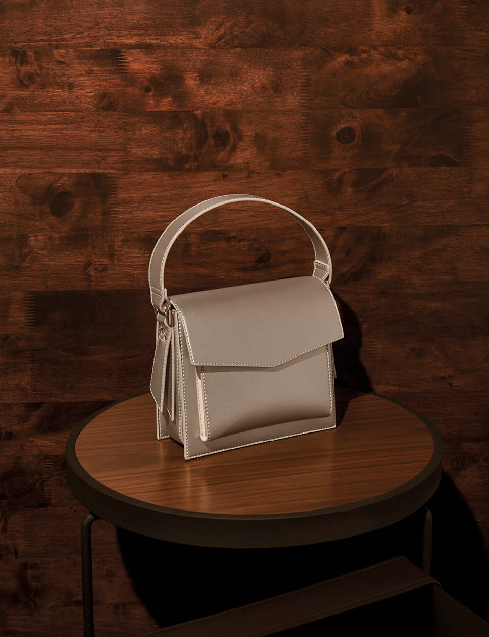 Women’s top handle envelope bag in gold – CHARLES & KEITH