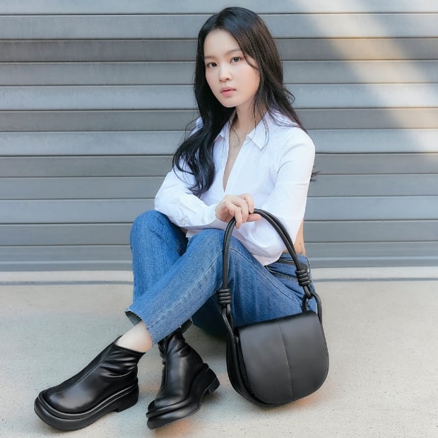 Women’s Luna knotted handle shoulder bag and Nola slip-on ankle boots, as seen on Lee Hi - CHARLES & KEITH