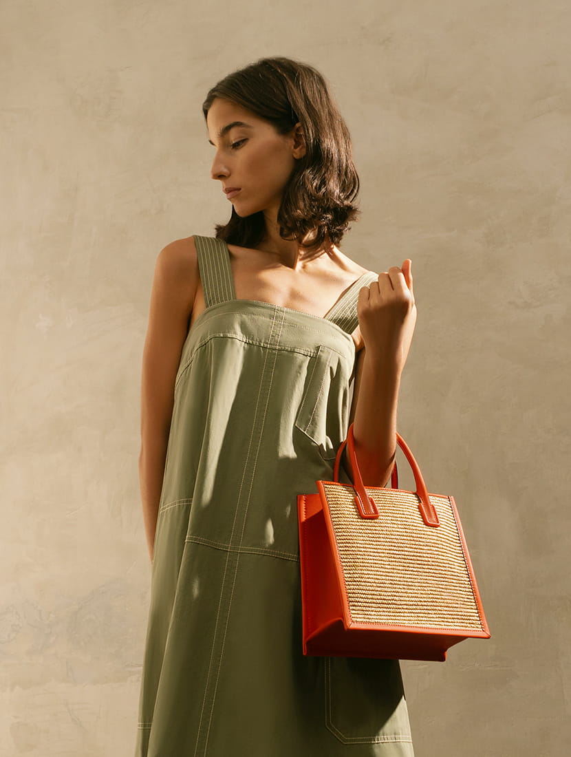 여성 오렌지 컬러 라피아 더블 핸들 토트백 Women’s raffia double handle tote bag in orange - CHARLES & KEITH