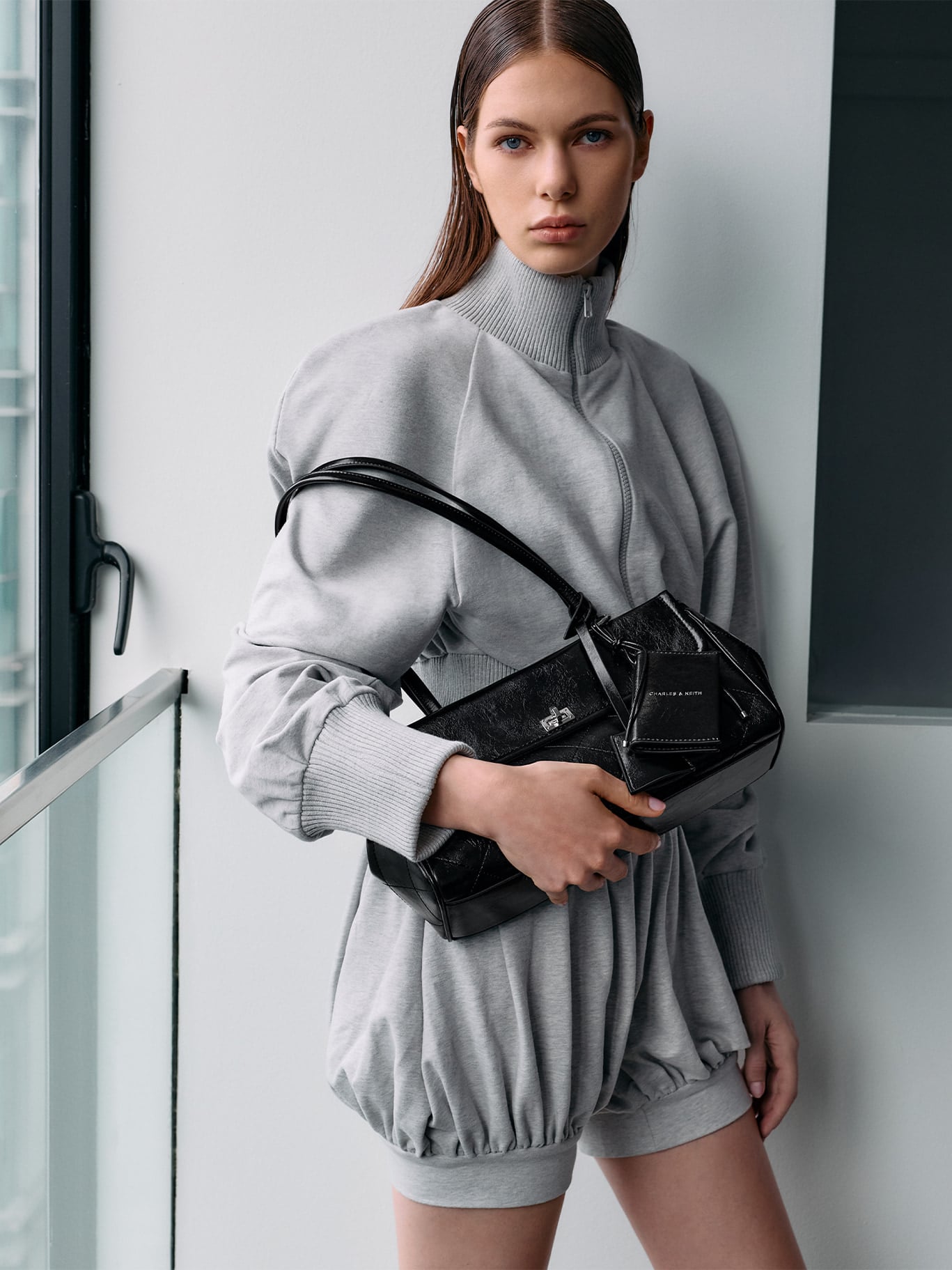 Apfra 長型托特包 - 黑銀 – CHARLES & KEITH