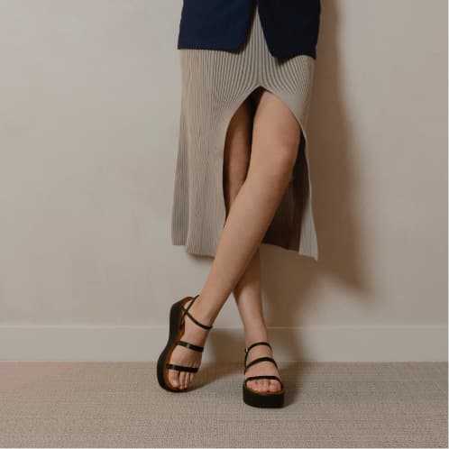 Women’s strappy flatform sandals in black - CHARLES & KEITH
