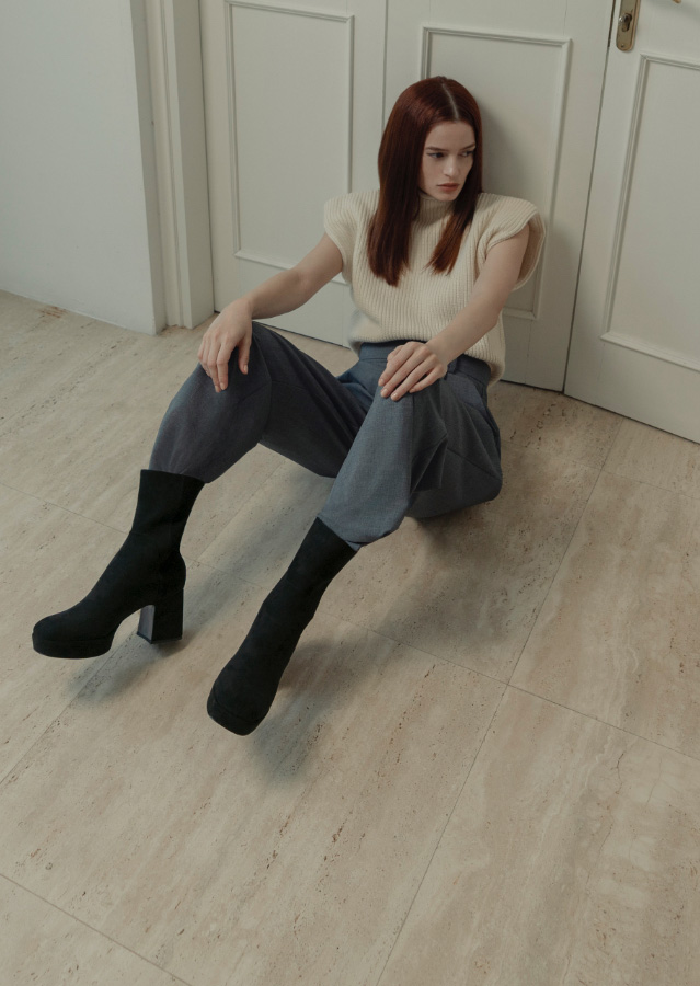 方頭厚底短靴 Women’s textured platform ankle boots – CHARLES & KEITH