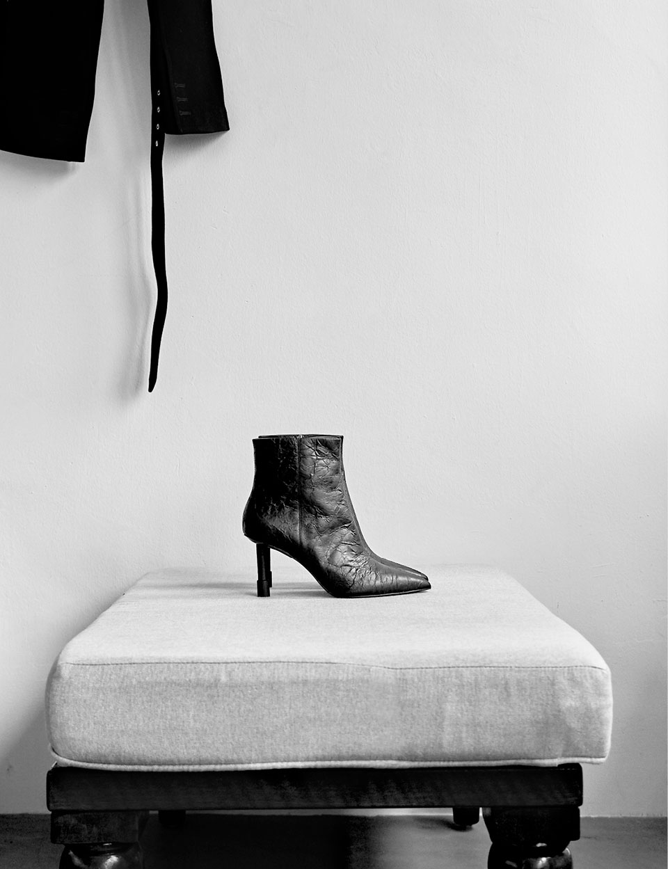 黑色皺褶感高跟踝靴 – CHARLES & KEITH