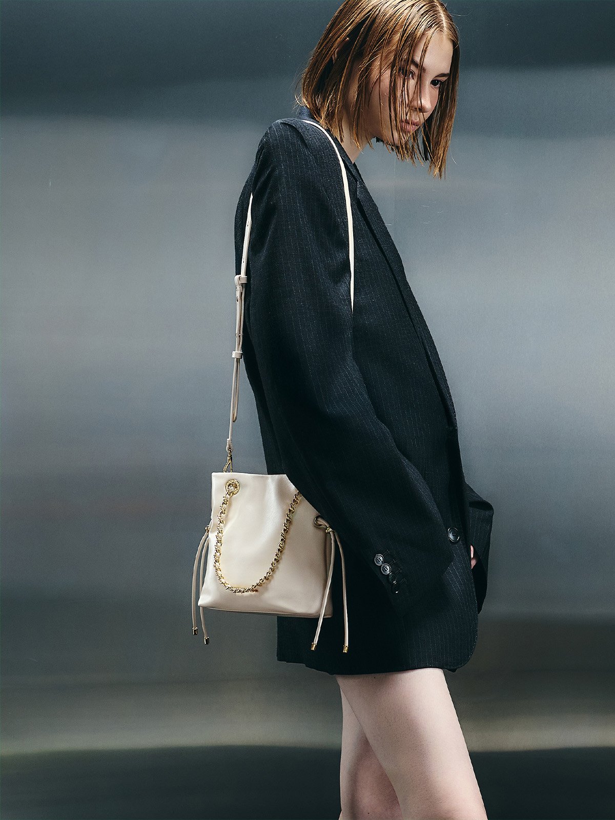 아리아 브레이디드 스트랩 더블 핸들 크로스바디 백 - 크림 - CHARLES & KEITH