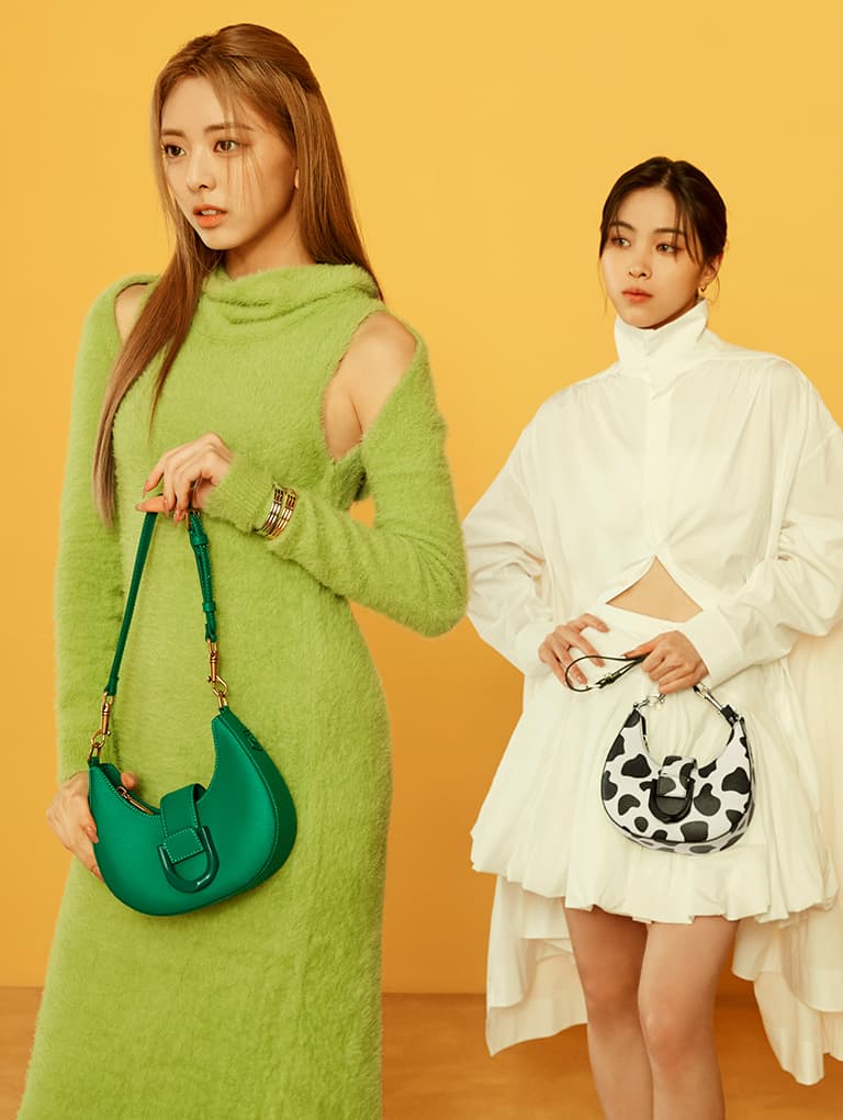 코발트, 초크, 그린 ITZY 개빈 벨티드 호보 백 - CHARLES & KEITH