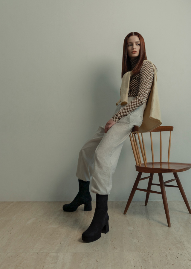 深藍色方頭厚底短靴 Women’s textured platform ankle boots in dark blue – CHARLES & KEITH