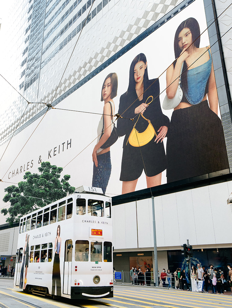 An image of CHARLES & KEITH’s Spring Summer 2023 campaign with ITZY on the billboard outside SOGO Causeway Bay