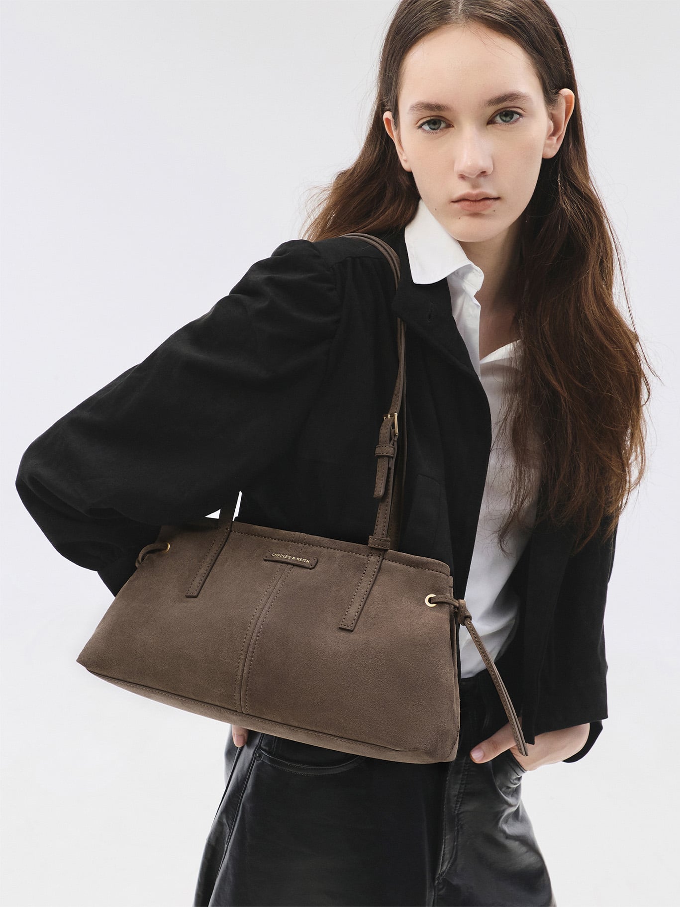 Noane 仿麂皮肩背包 - CHARLES & KEITH