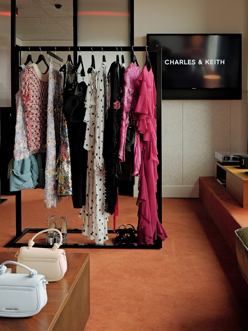 Romance Was Born更衣室 - CHARLES & KEITH