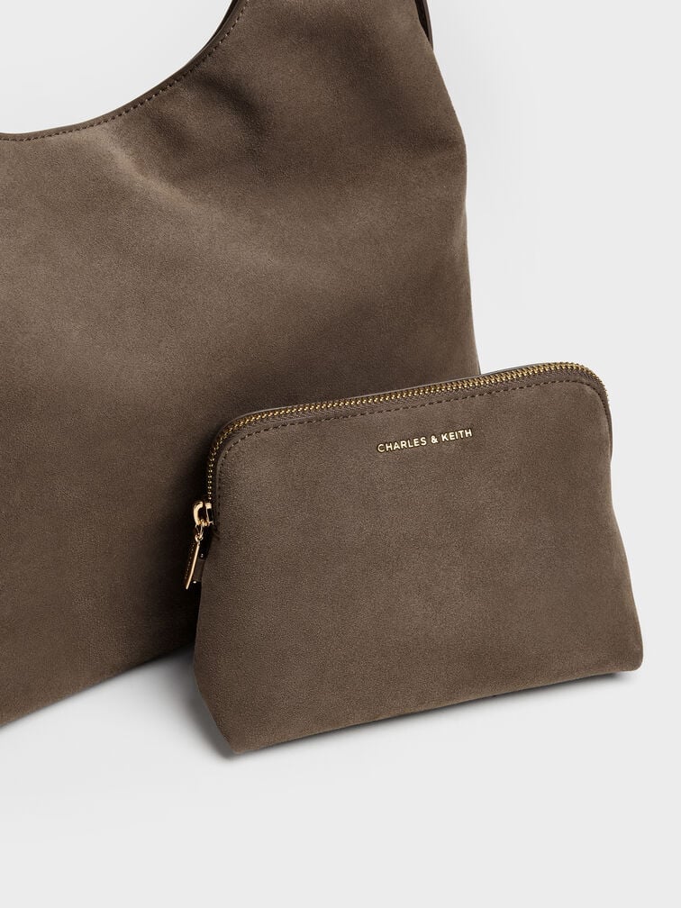 El bolso hobo Aislin incluye una cartera interior desmontable para organizar los objetos pequeños.