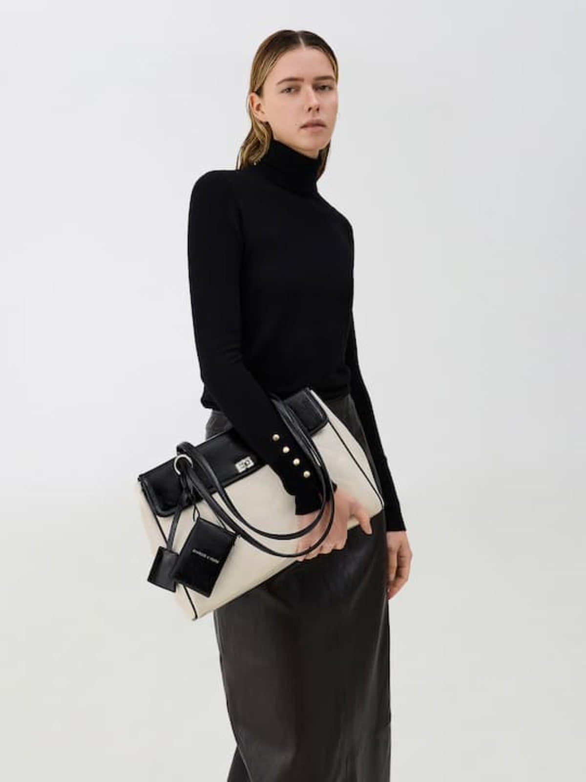 XL Apfra Two-Tone Quilted Tote Bag - CHARLES & KEITH