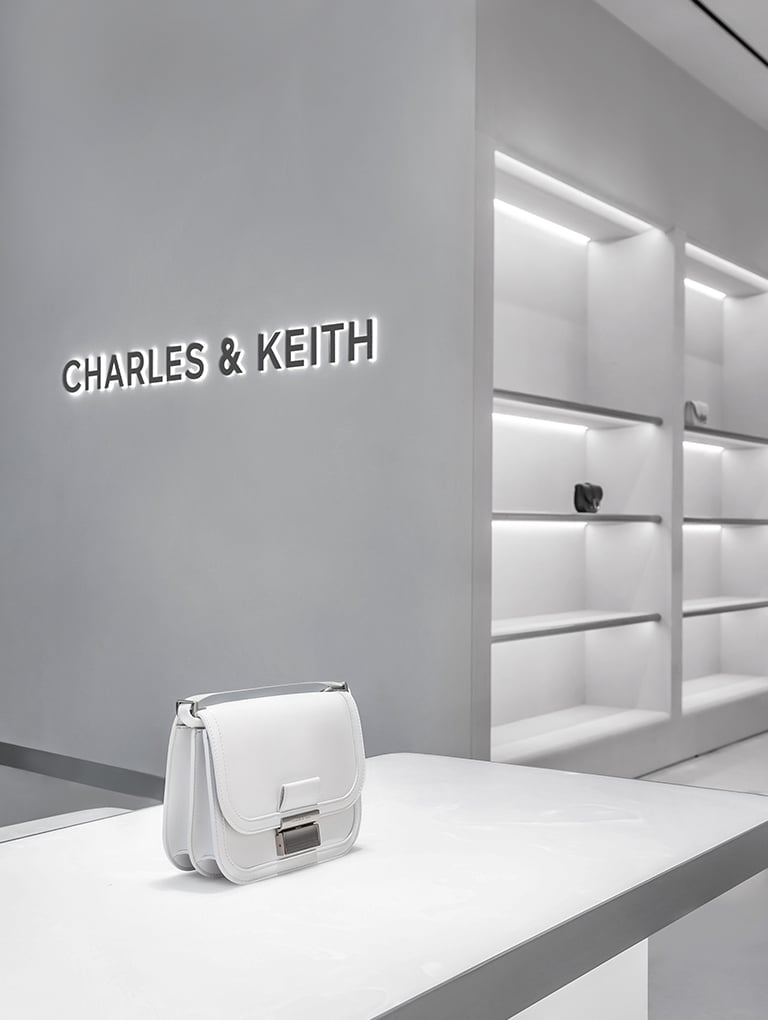 Women’s Charlot bag in white – CHARLES & KEITH