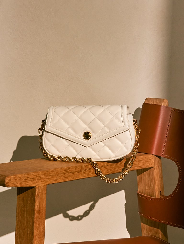 Women’s Este Chain Handle Bag in white - CHARLES & KEITH