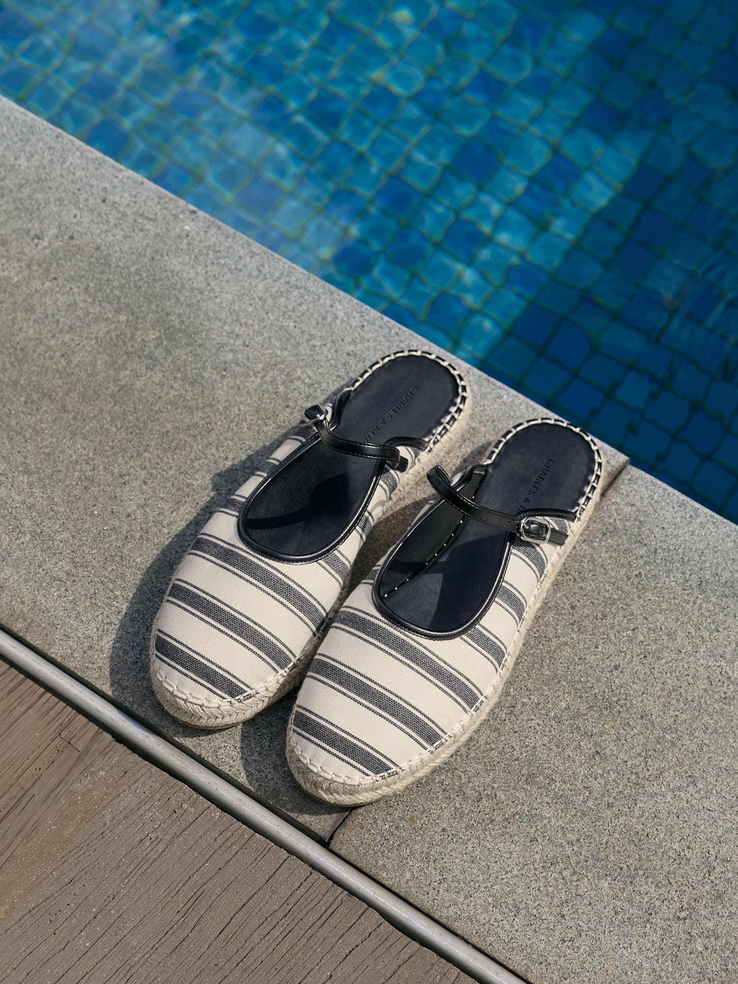 條紋編織懶人鞋 - 深藍色 - CHARLES & KEITH