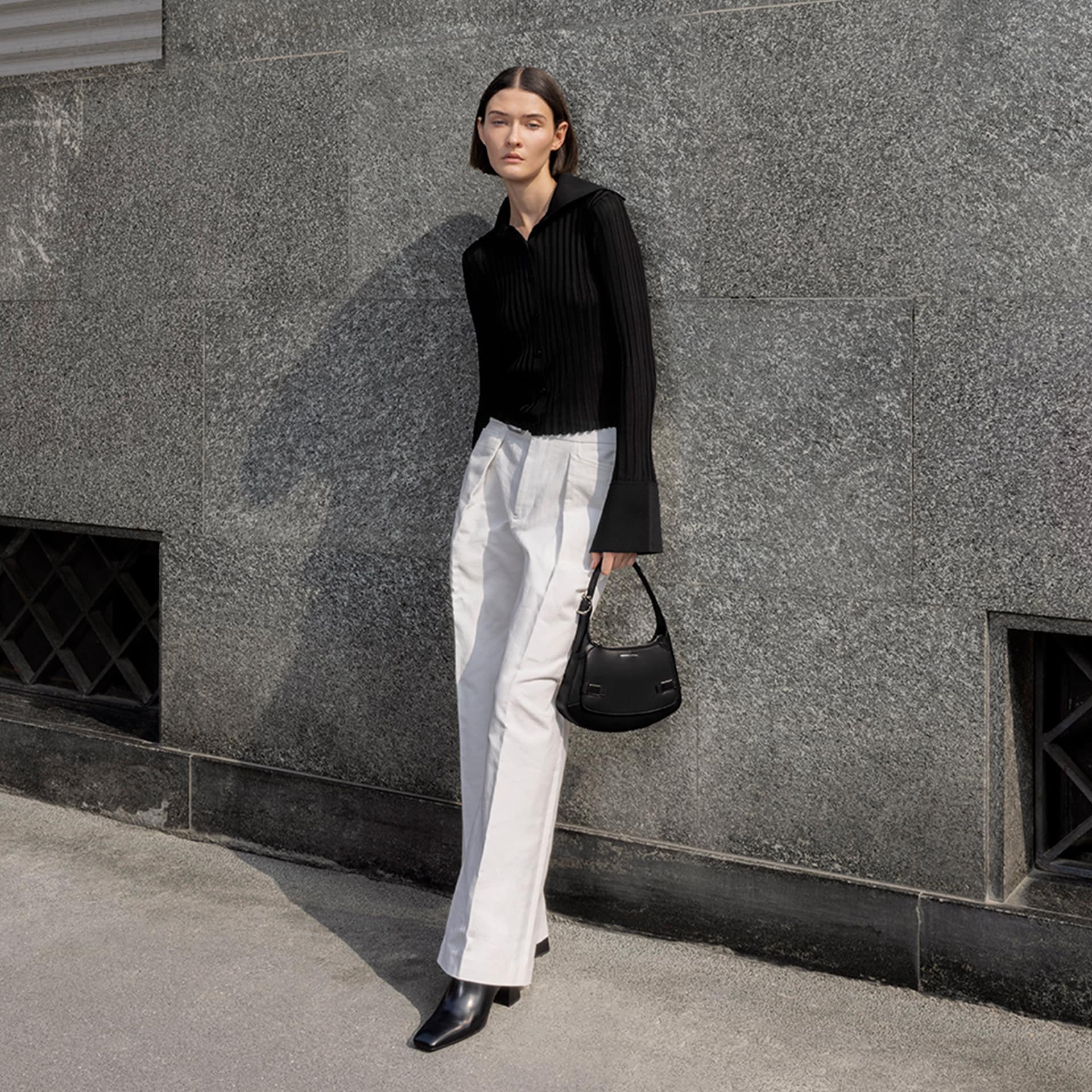 簡約粗跟短靴、雙釦弧形肩背包 - CHARLES & KEITH