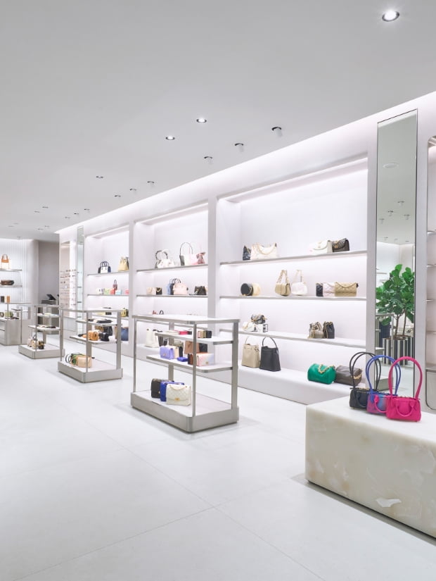 Interior of CHARLES & KEITH’s newly renovated boutique at Tampines Mall, Singapore (cashier counter) - CHARLES & KEITH