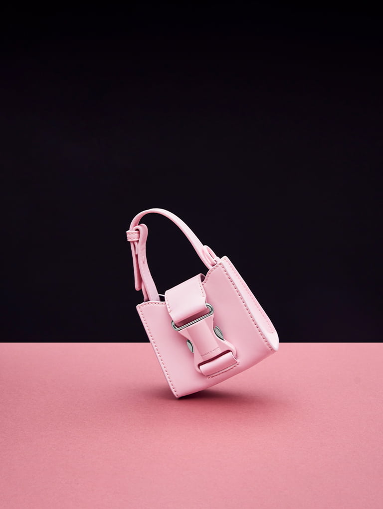 THE NEW OBSESSION OF MINI BAGS • MVC Magazine