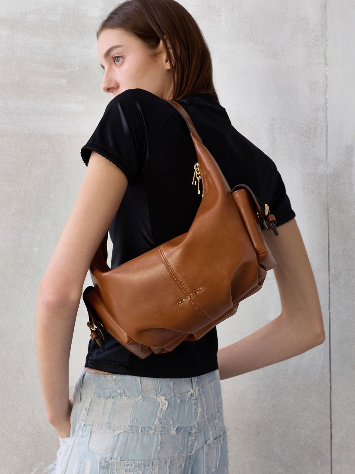 Bessie 雙口袋斜背包 - 刷舊黃褐 - CHARLES & KEITH