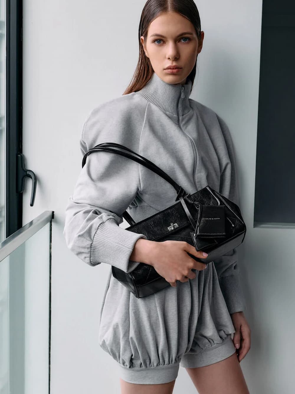 아프라 퀼팅 이롱게이티드 숄더백 - CHARLES & KEITH