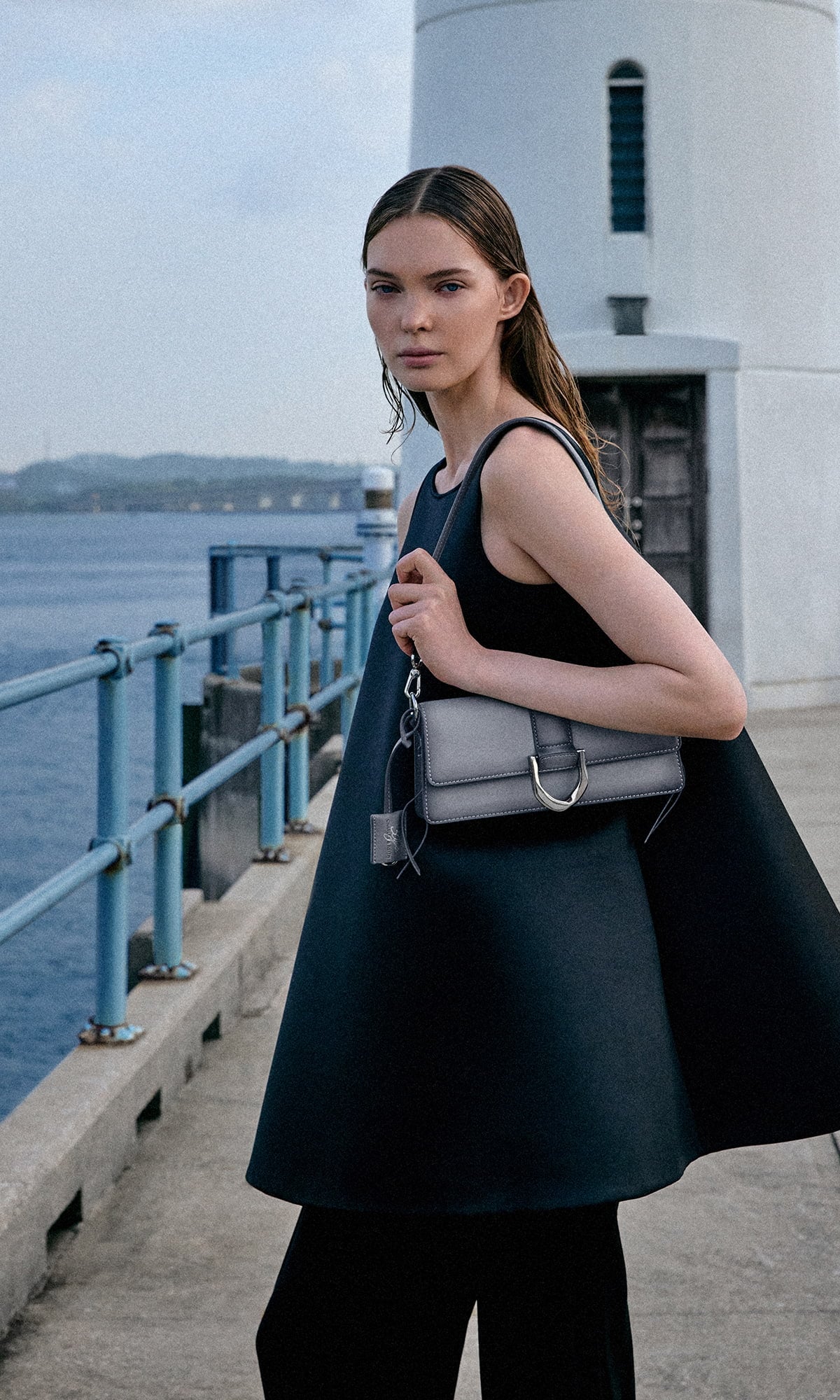Gabine 真皮肩背包 - 灰色 - CHARLES & KEITH