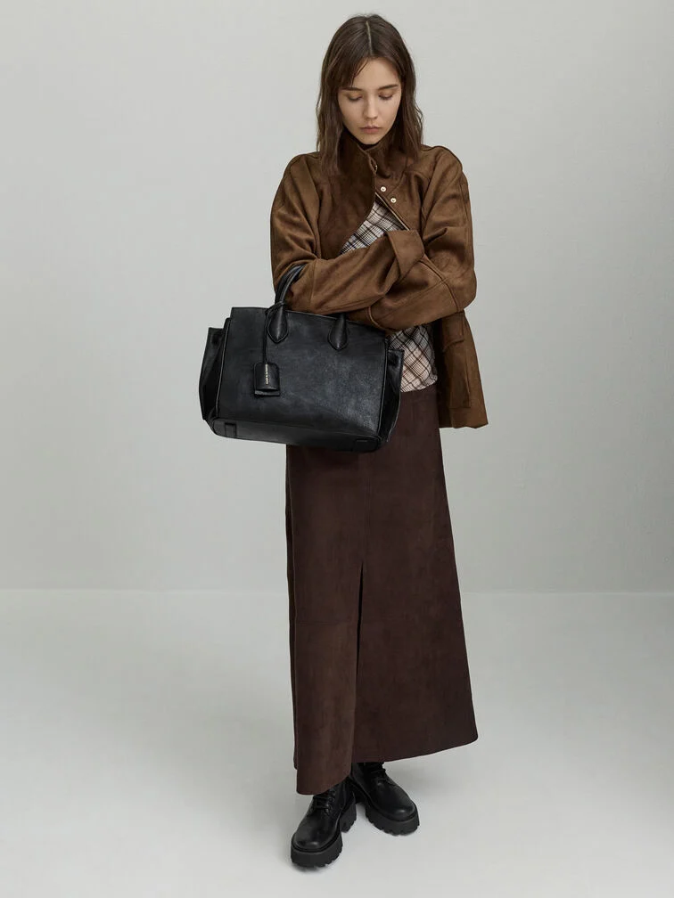 Large Ginevra tote bag is a popular option for workplaces & formal business occasions.