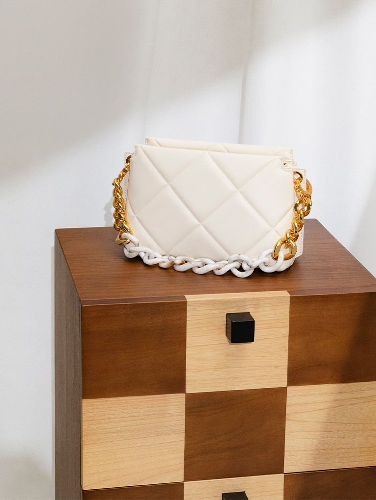 Women's cream Danika chunky chain padded bag - CHARLES & KEITH