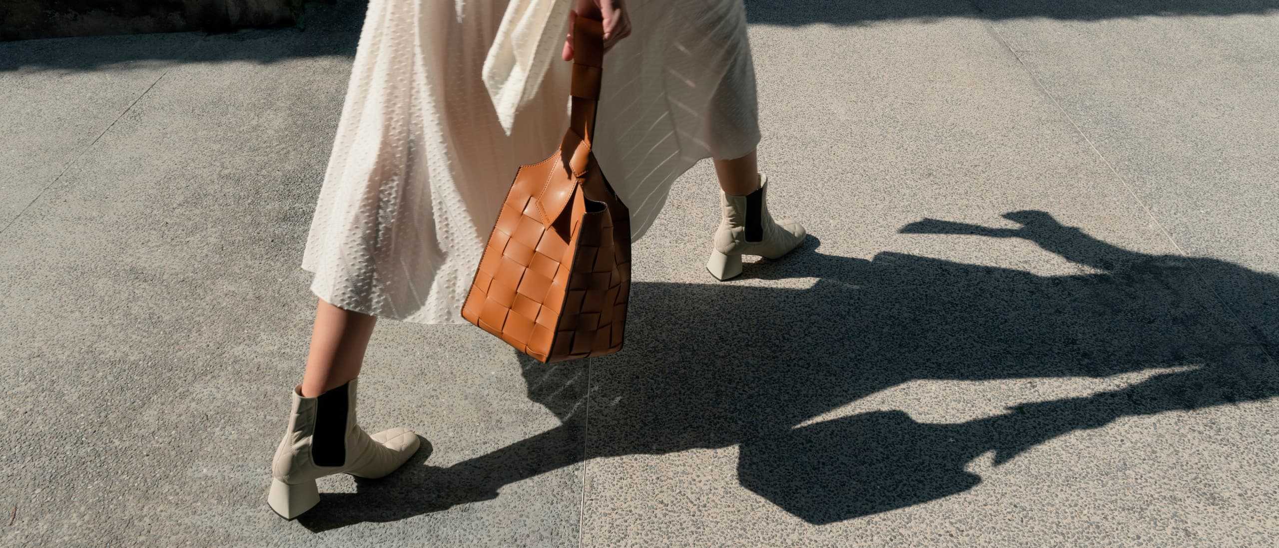 Women’s single handle woven bucket bag – CHARLES & KEITH