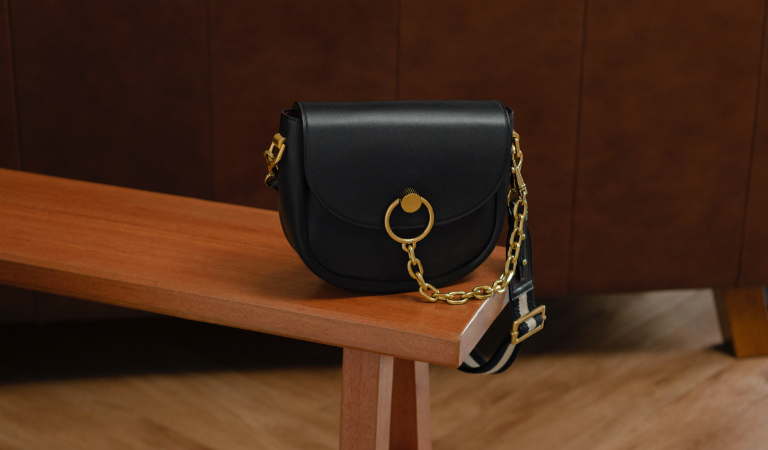 Women’s chunky chain-link saddle bag - CHARLES & KEITH