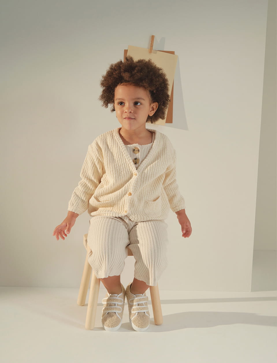 Girls’ textured sneakers in chalk – CHARLES & KEITH