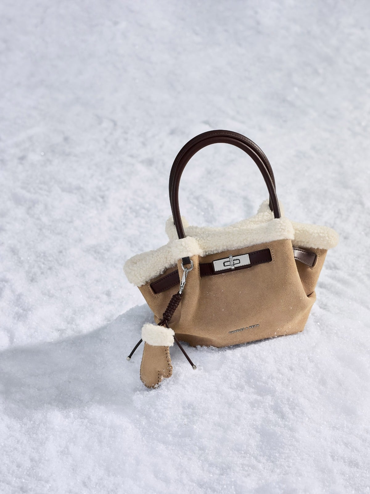 Cosima 仿麂皮小型托特包 - 柔沙色 - CHARLES & KEITH