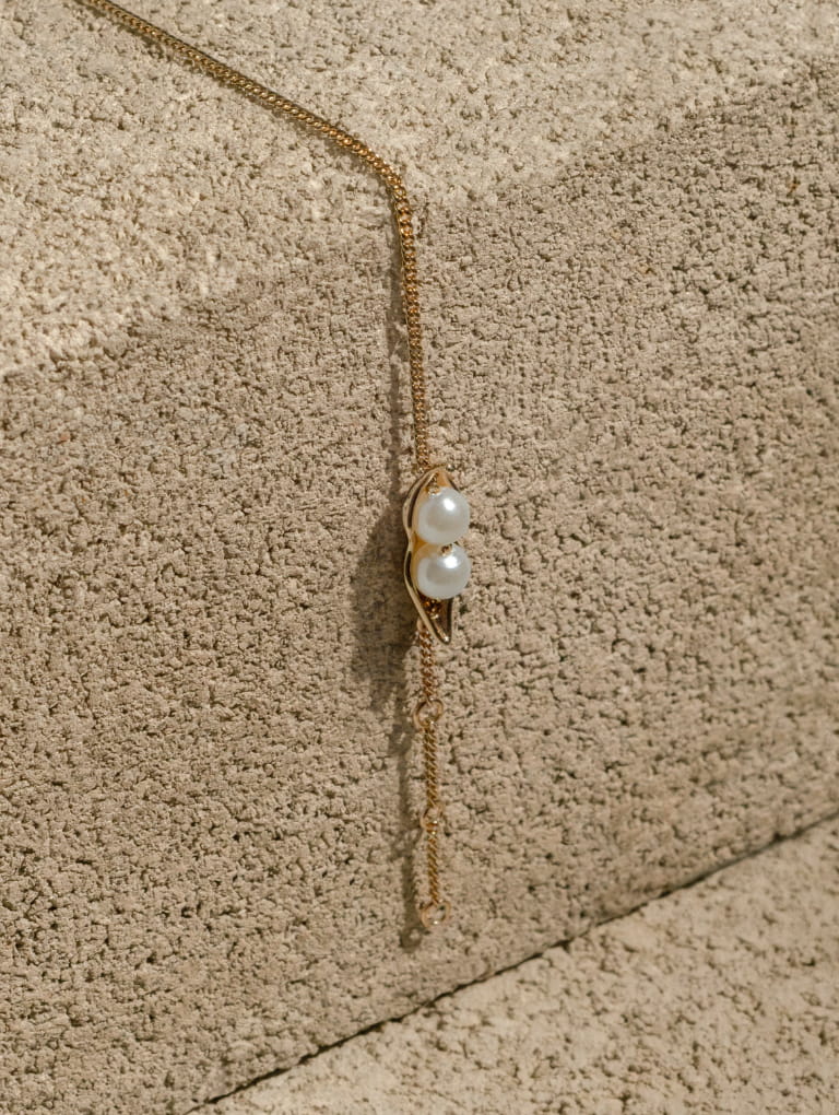 Women’s ‘Peas In A Pod’ friendship bracelet in gold - CHARLES & KEITH