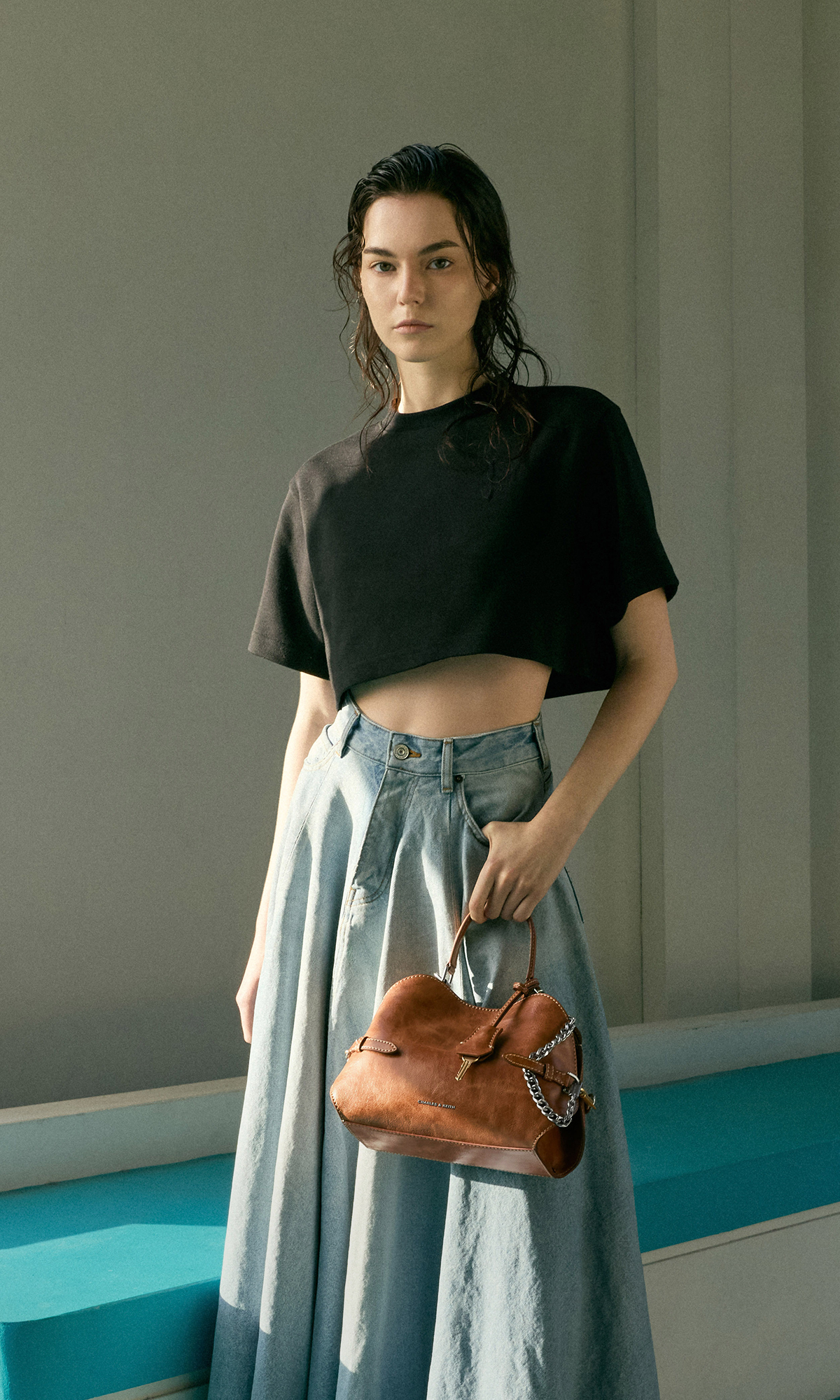 디스트레스드 탄 델피나 체인 사이드-벨트 토트백 - CHARLES & KEITH