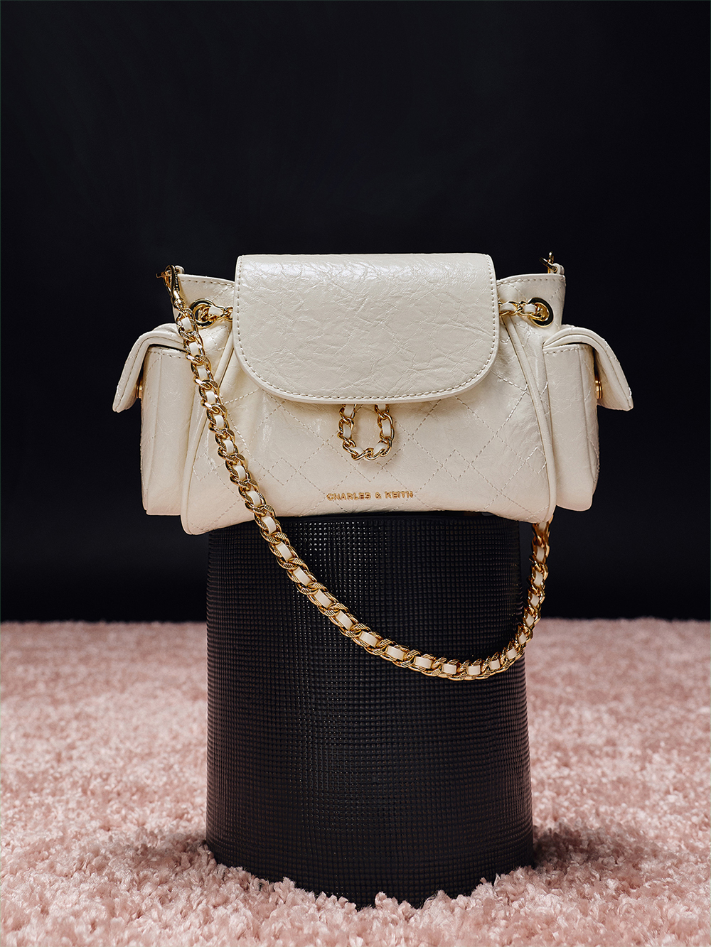 듀오 퀼티드 투웨이 프론트 플랩 백팩 크림 - CHARLES & KEITH