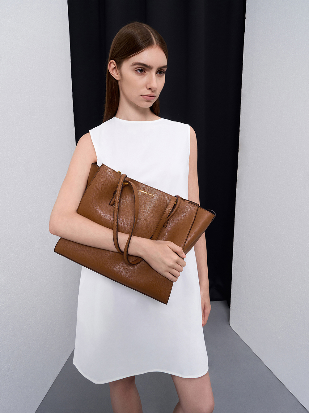 Chalk Voyager Leather Belted Trapeze Tote Bag – CHARLES & KEITH 