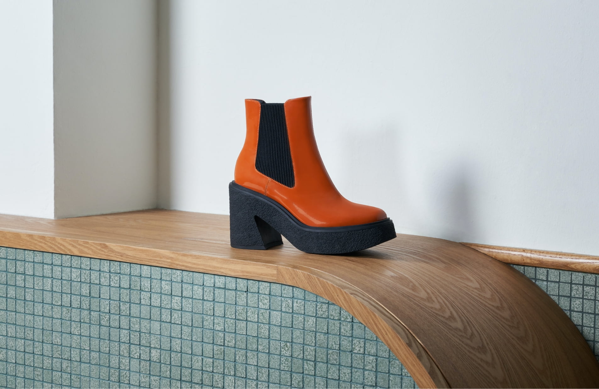 Women’s Odette patent leather Chelsea platform boots in cognac - CHARLES & KEITH