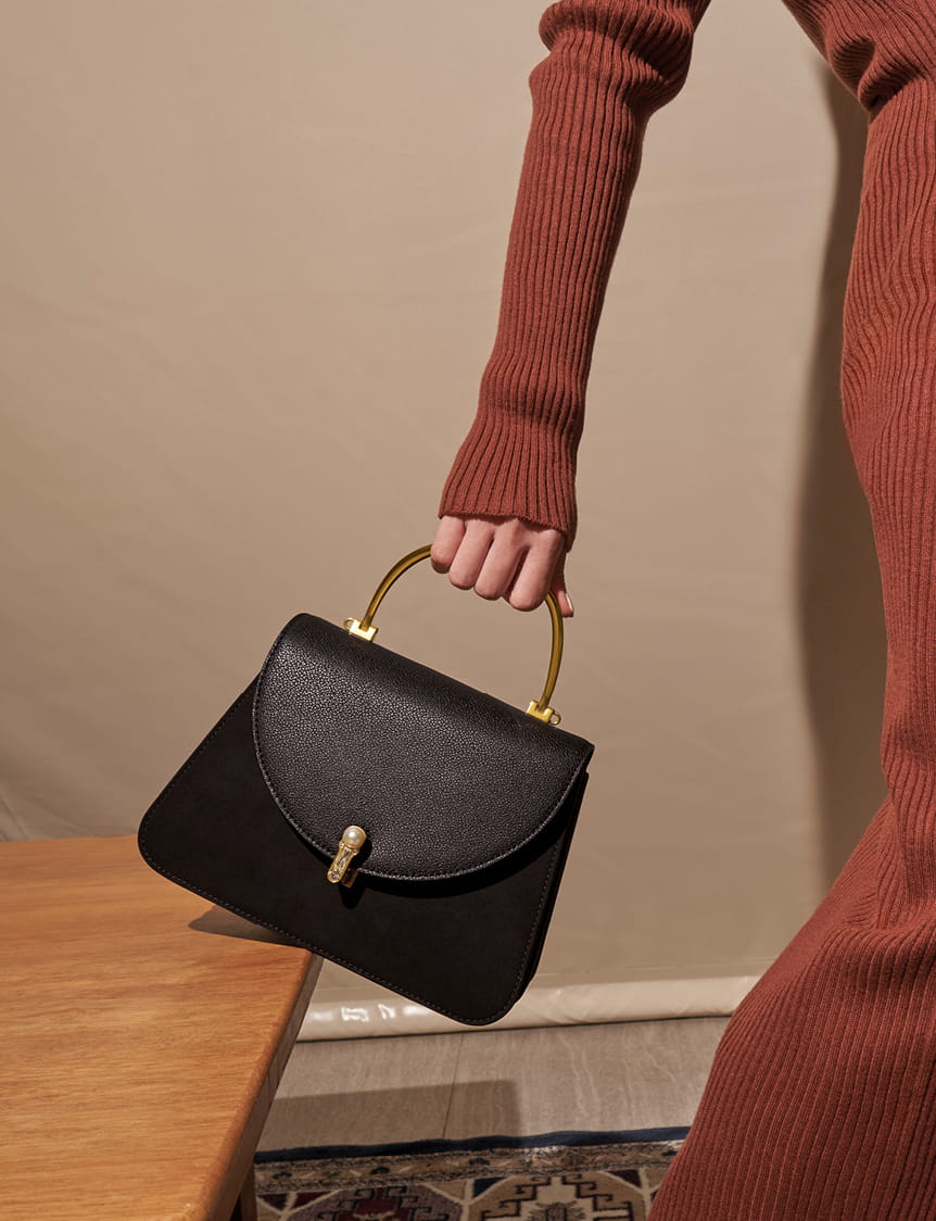 Women’s textured metal top handle bag in black – CHARLES & KEITH