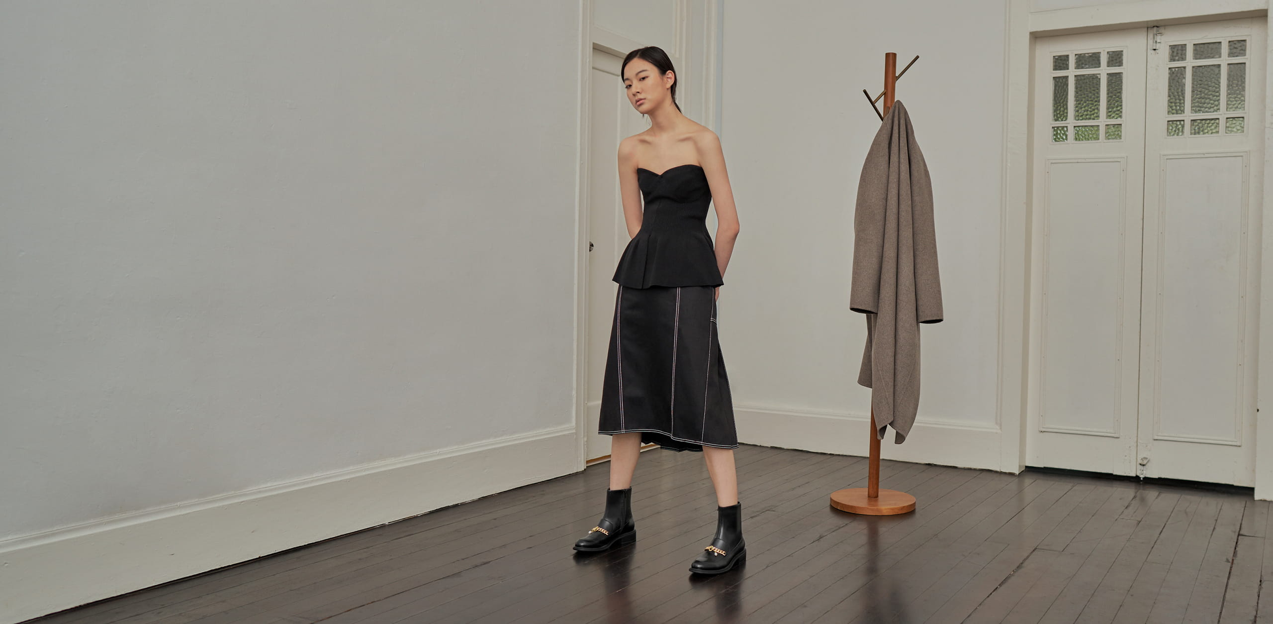 珍珠金屬鍊短靴 – CHARLES & KEITH
