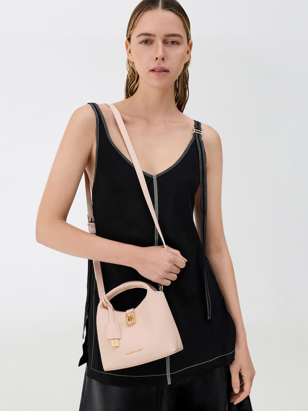 미니 찬스 턴락 버킷백- CHARLES & KEITH