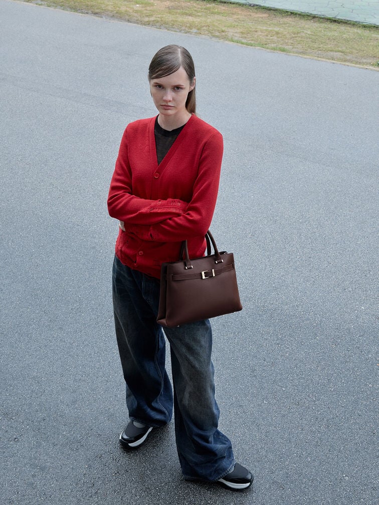 Jeans paired with a basic black tee and cardigan for a laid-back uni outfit.