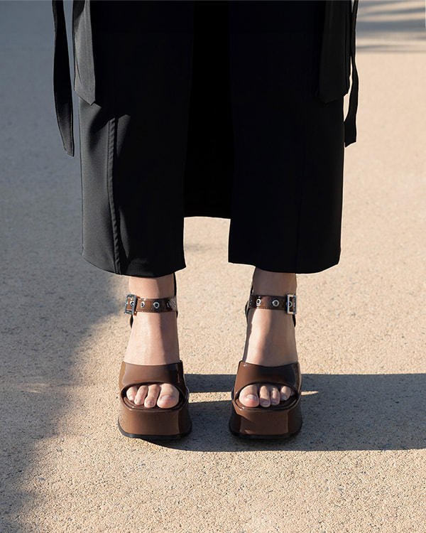 Women’s Jocelyn grommet ankle-strap platform sandals – CHARLES & KEITH
